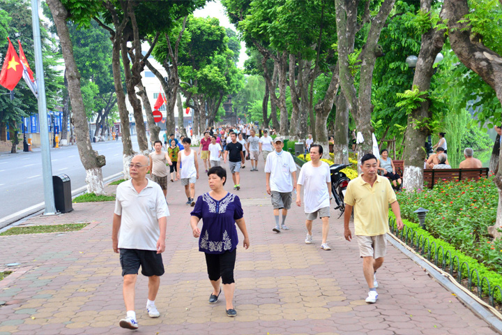 Hoan kiem lake in hanoi morning