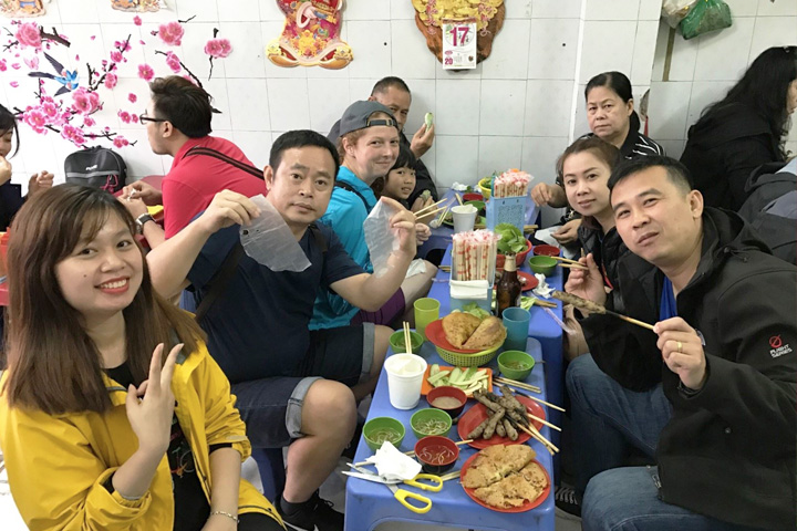 hanoi street food tour taiwanese group