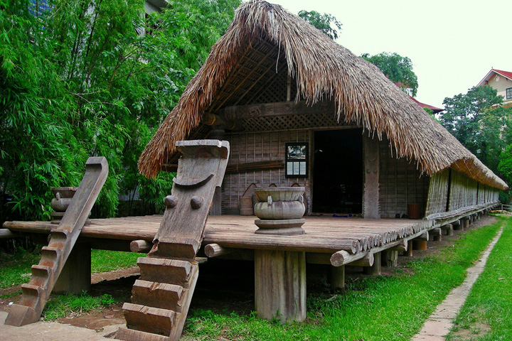 Central highland ethnic house model