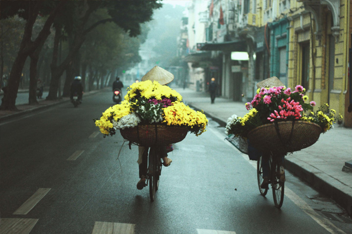 Hanoi city tour half day flower vendor