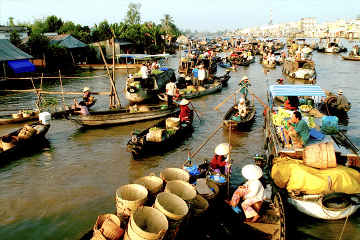 Floating life in mekong delta river