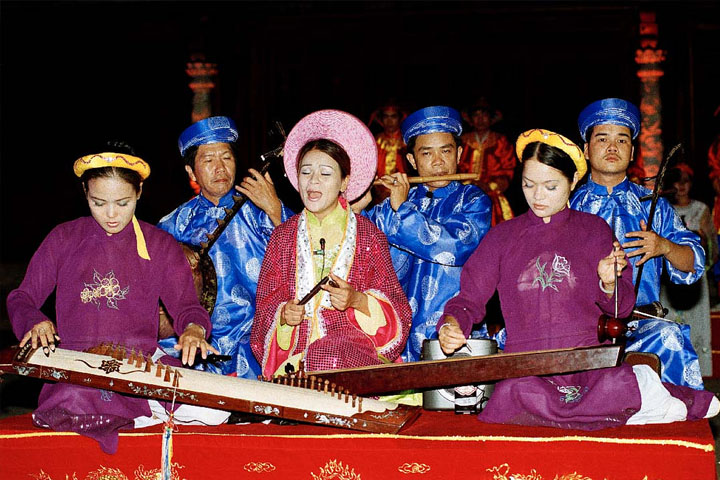 Hue to Hoi An tour - Hue tradition music