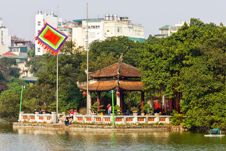 Ngoc son temple Hoan kiem lake