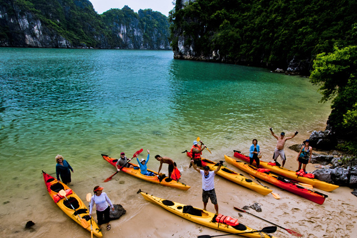 North vietnam highlights tour kayaking in Halong bay