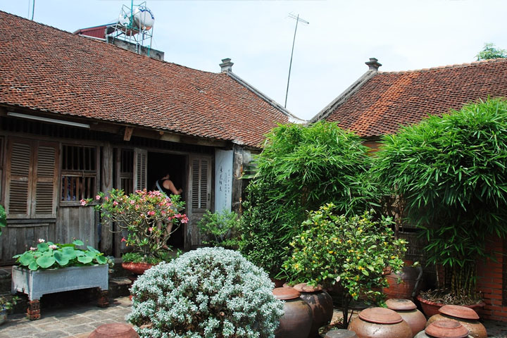 Old house in Duong Lam village