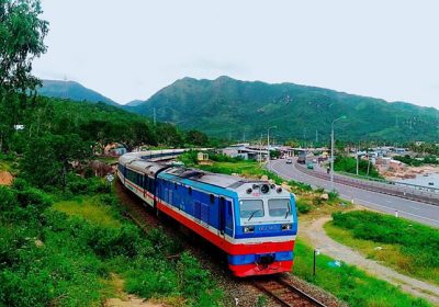 Train from Hanoi to Danang