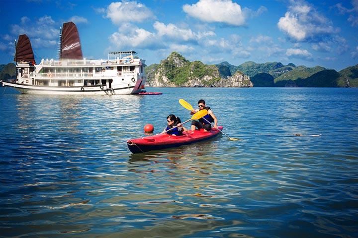 Bai Tu Long Bay Kayaking Swan cruise