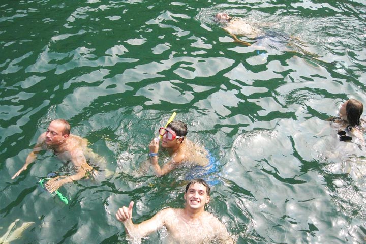 Snorkel diving in Lan Ha Bay