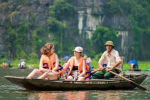 Tam Coc rowing