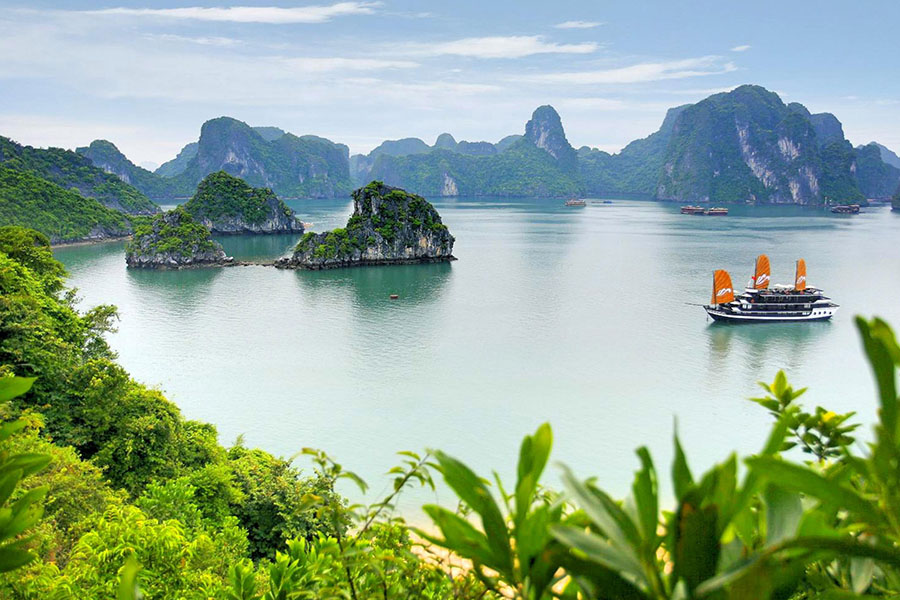 How to get from Ha Noi to Ha Long